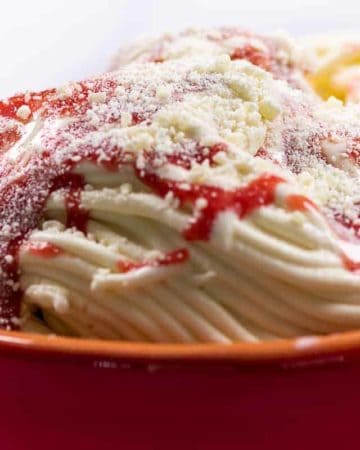 A bowl of Spaghetti Ice Cream (Spaghettieis)