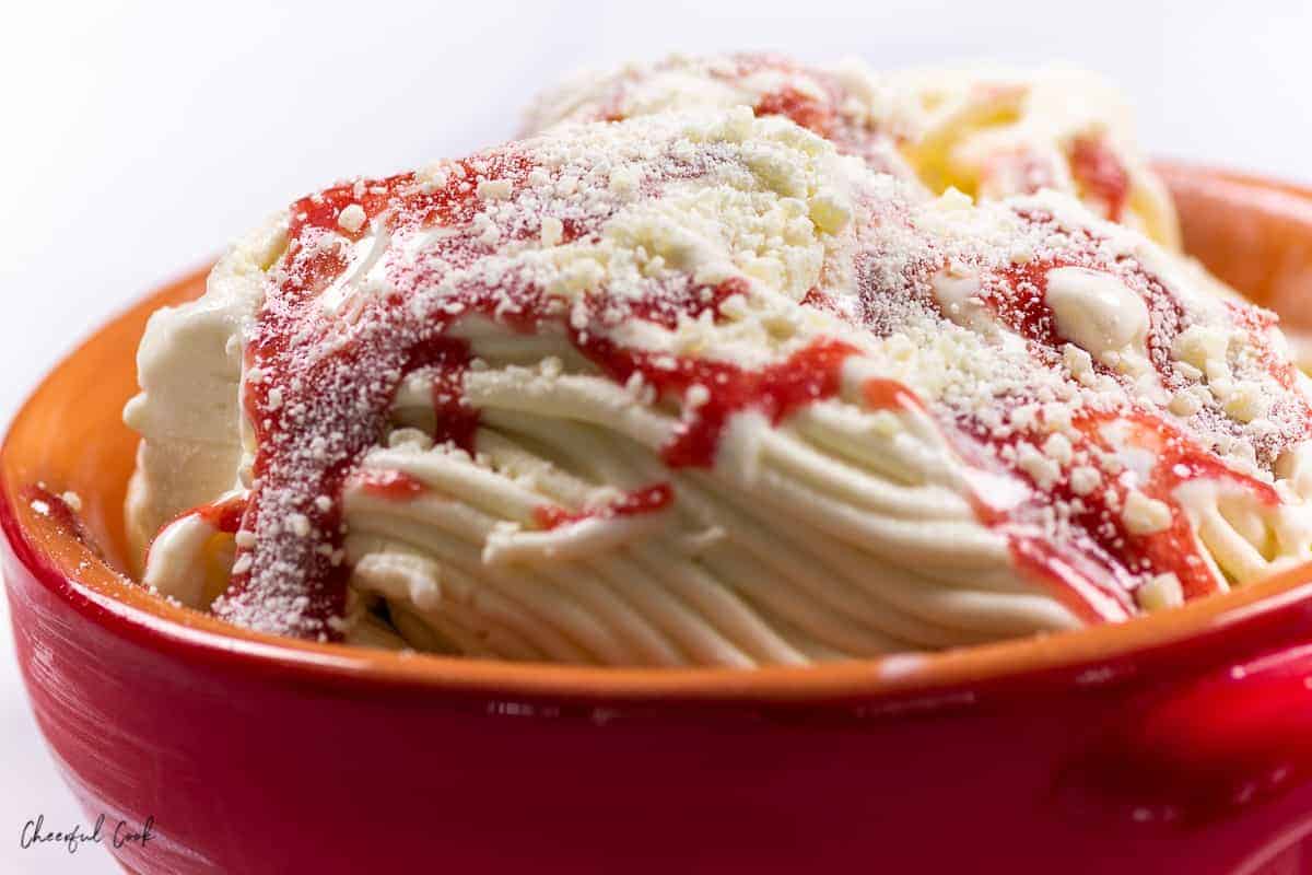 A bowl of Spaghetti Ice Cream (Spaghettieis)