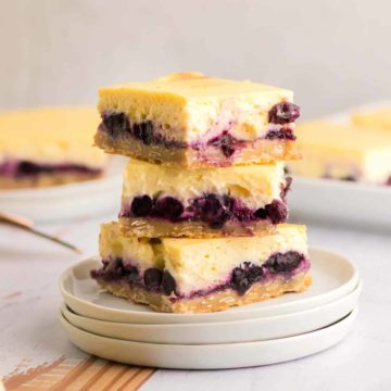 Easy homemade Blueberry Cheesecake Bars
