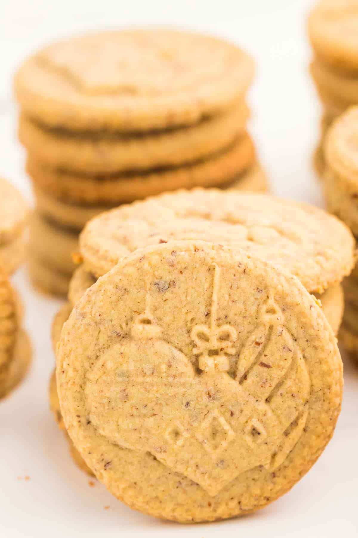 a closeup of a Spekulatius Cookie