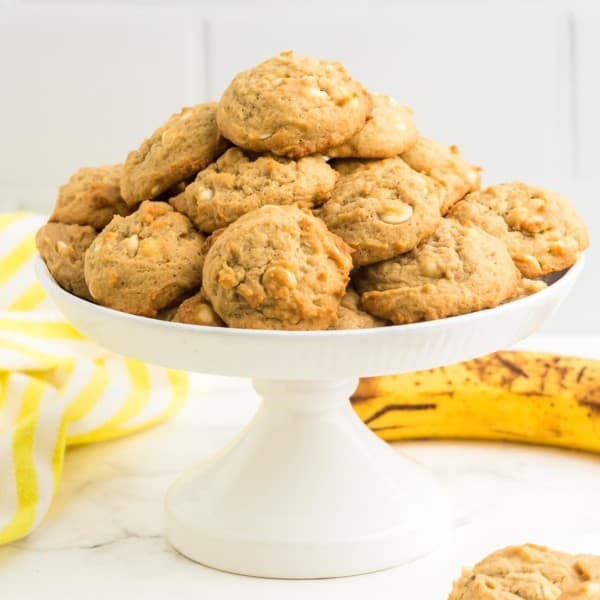 Banana Pudding Cookies arranged on a cake platter.