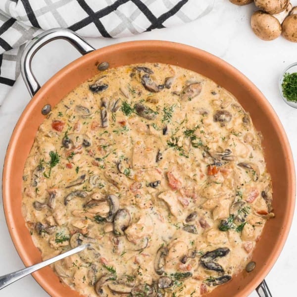 closeup of a skillet of chicken stroganoff