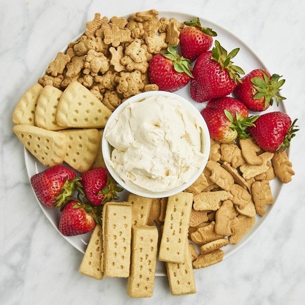 Cheesecake Dip served with cookies and fresh strawberries.
