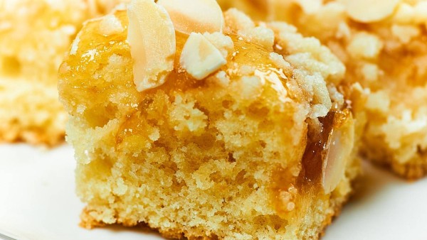 German Crumb Cake (Streuselkuchen) recipe by Cheerful Cook.