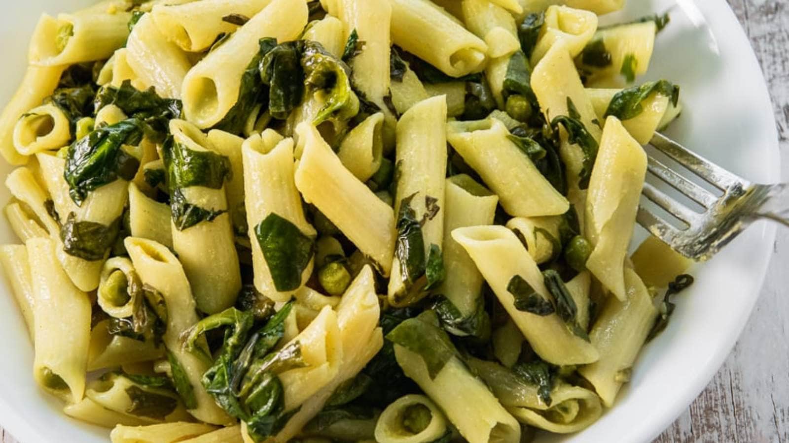 Spinach And Peas One Pot Pasta recipe by Bee Of The Wild.
