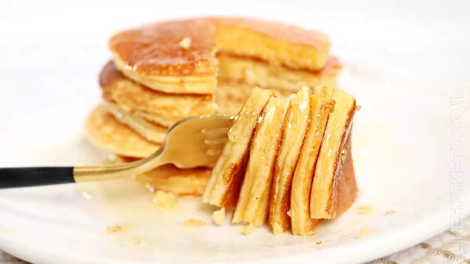 Whey Protein Pancakes recipe by Likehotketo.