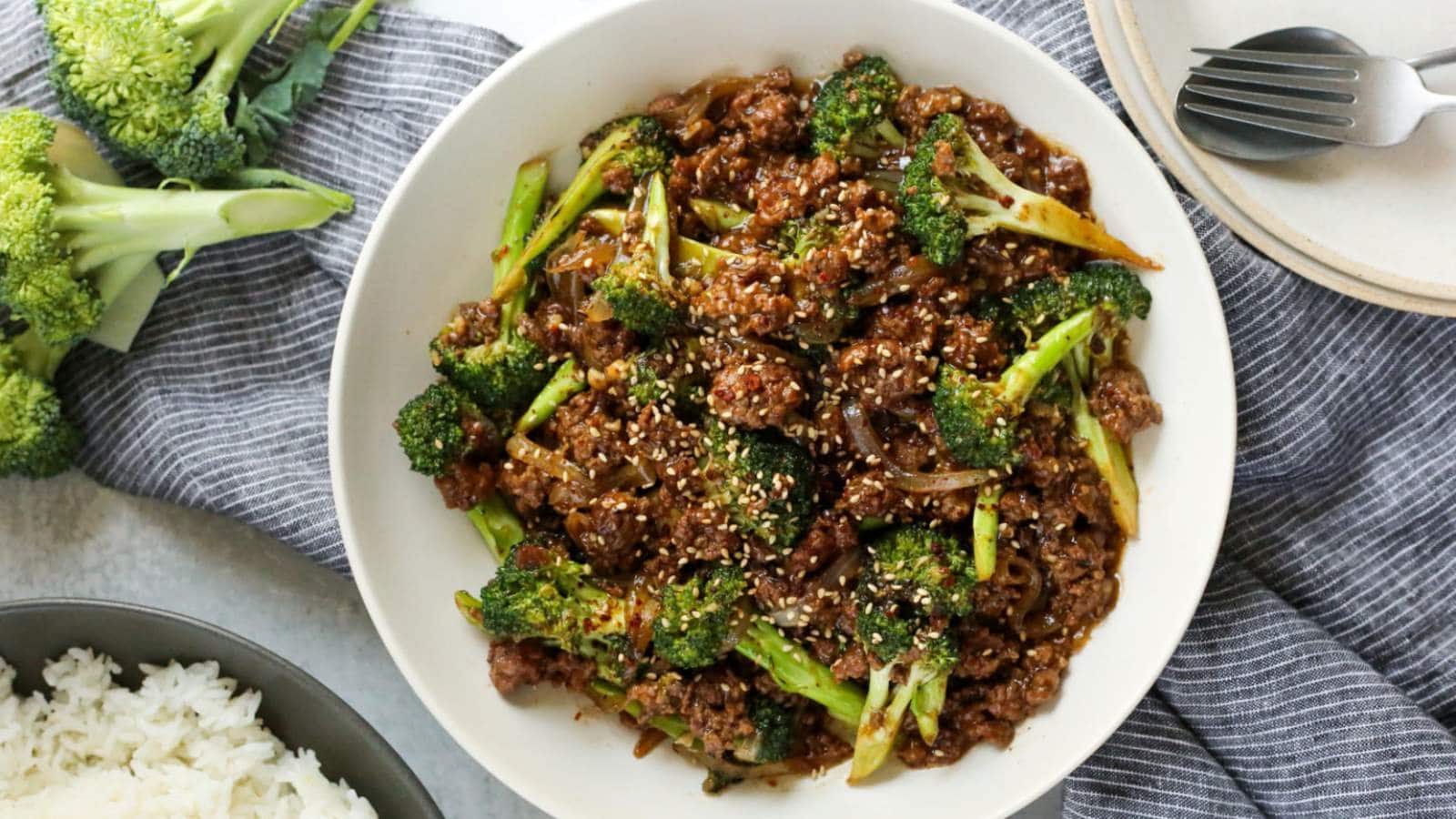 Easy Ground Beef and Broccoli Stir Fry recipe by Street Smart Nutrition. 