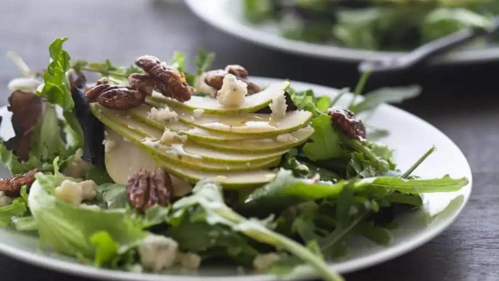 Pear And Gorgonzola Salad With Candied Pecans recipe by What A Girl Eat.