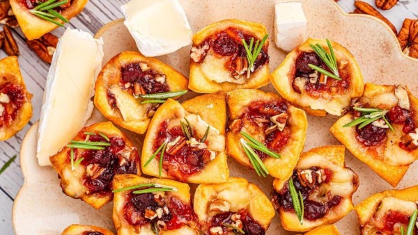 Brie Cranberry Bites Appetizer recipe by Xoxo Bella.