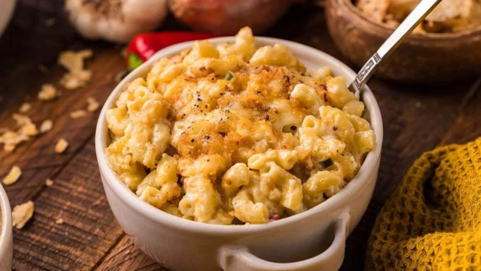 Smoked Gouda Mac and Cheese with Pancetta recipe by Xoxo Bella.