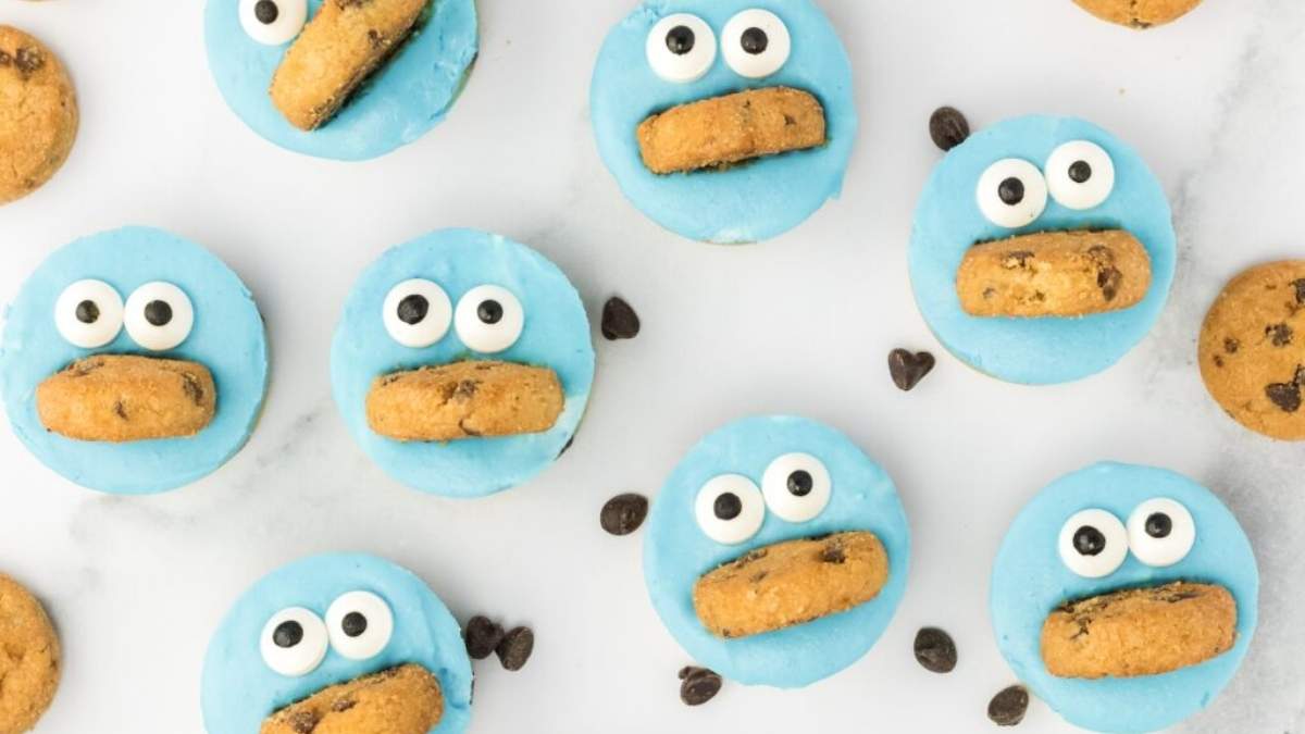 Cookie monster cookies with blue eyes and chocolate chips are the perfect shared roundup of no-bake desserts.
