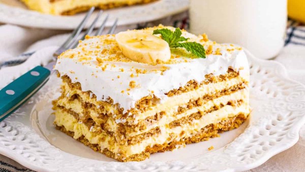 Banana Icebox Cake recipe by Crayons and Cravings.