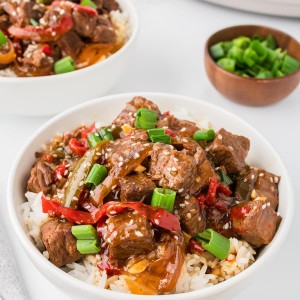 Slow Cooker Beef Teriyaki with meat and vegetables.