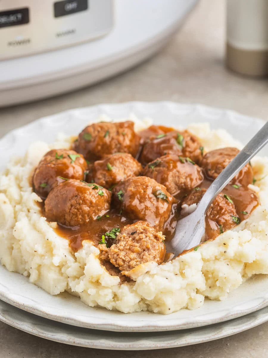 Easy Crockpot Meatballs and Gravy Recipe