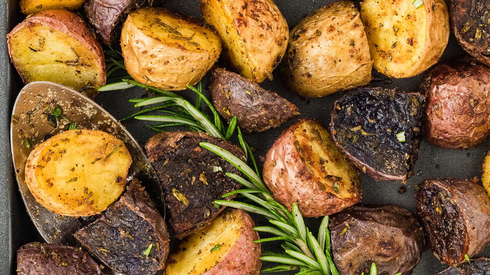 Easy Rosemary Roasted Potatoes Recipe (35 Minutes)