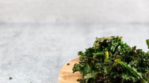 roasted kale on wooden plate ready for snacking